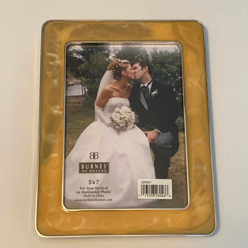 NWT Burnes of Boston 5 x 7 Mother of Pearl Look Frame